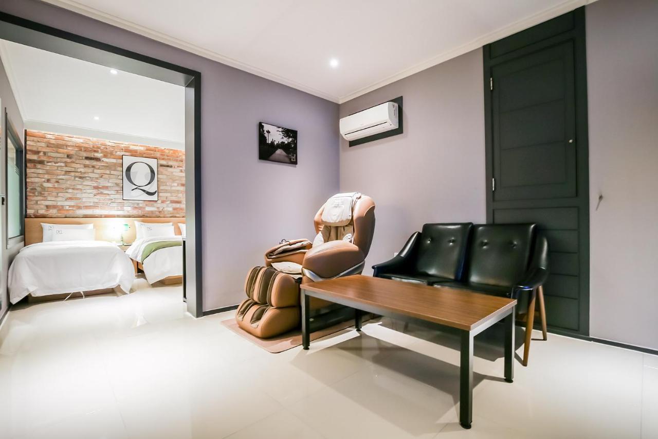 Yello Hotel Cshongdzsu Kültér fotó