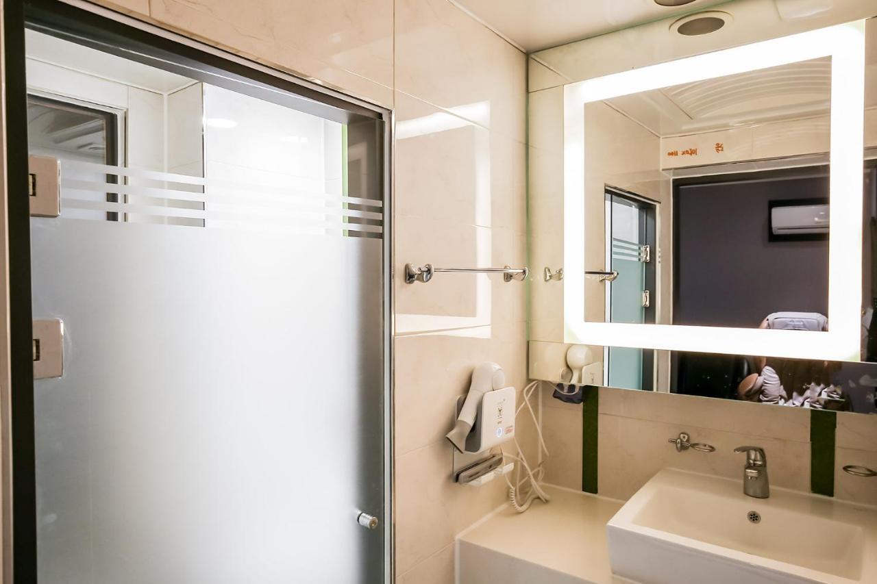 Yello Hotel Cshongdzsu Kültér fotó