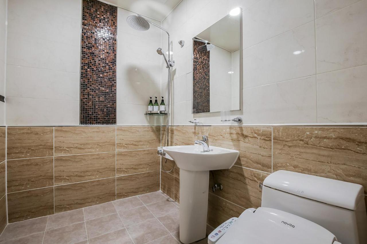 Yello Hotel Cshongdzsu Kültér fotó