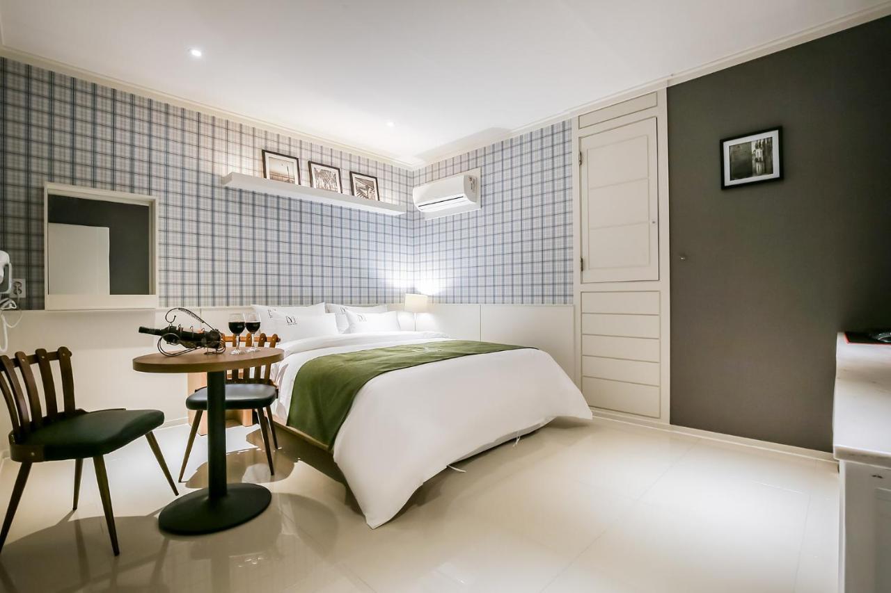 Yello Hotel Cshongdzsu Kültér fotó