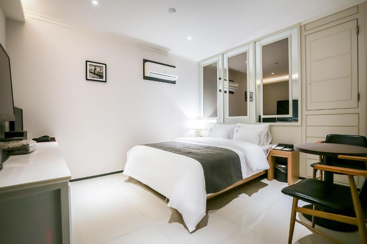Yello Hotel Cshongdzsu Kültér fotó