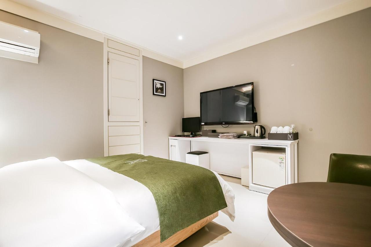 Yello Hotel Cshongdzsu Kültér fotó