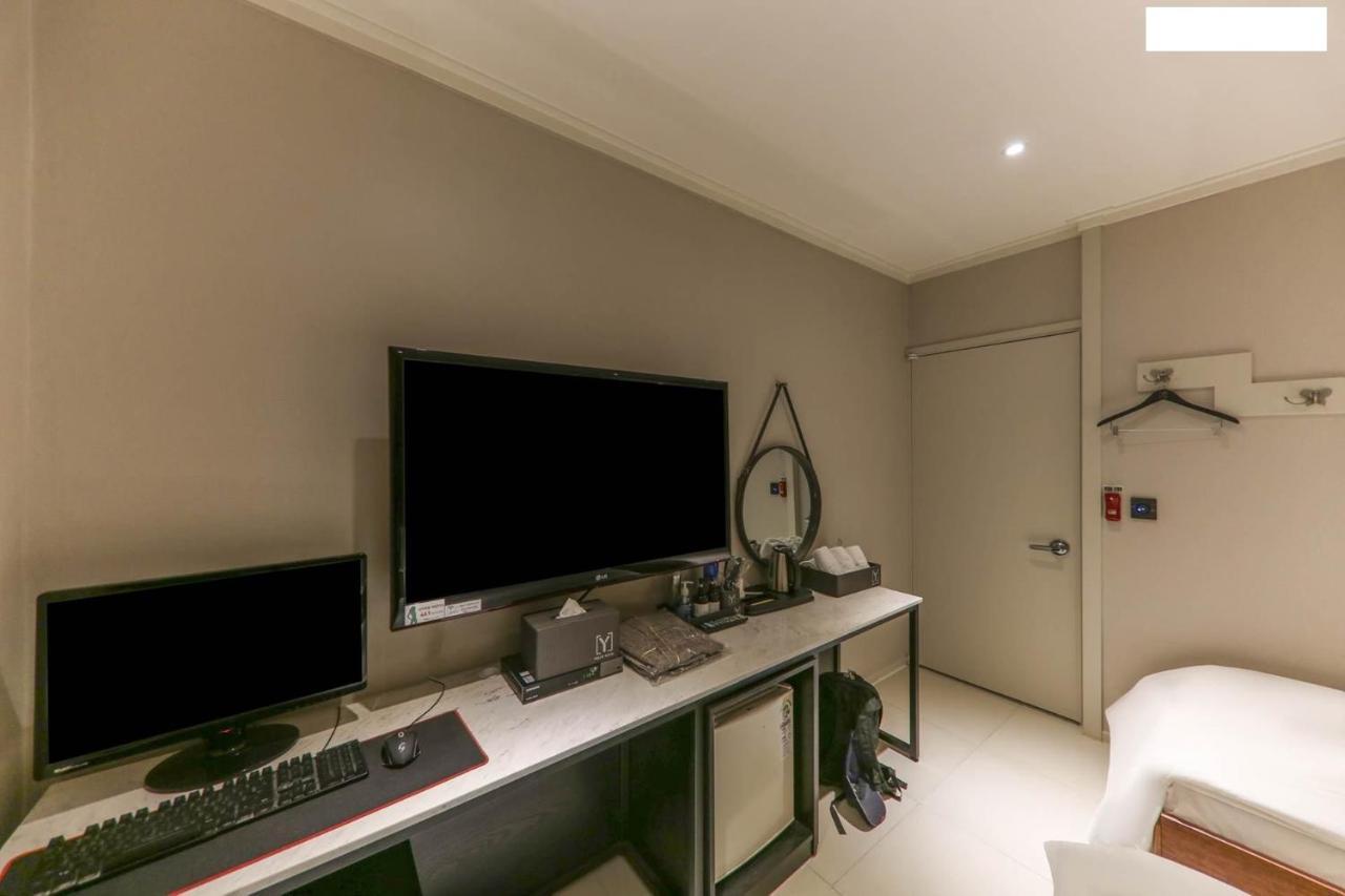 Yello Hotel Cshongdzsu Kültér fotó