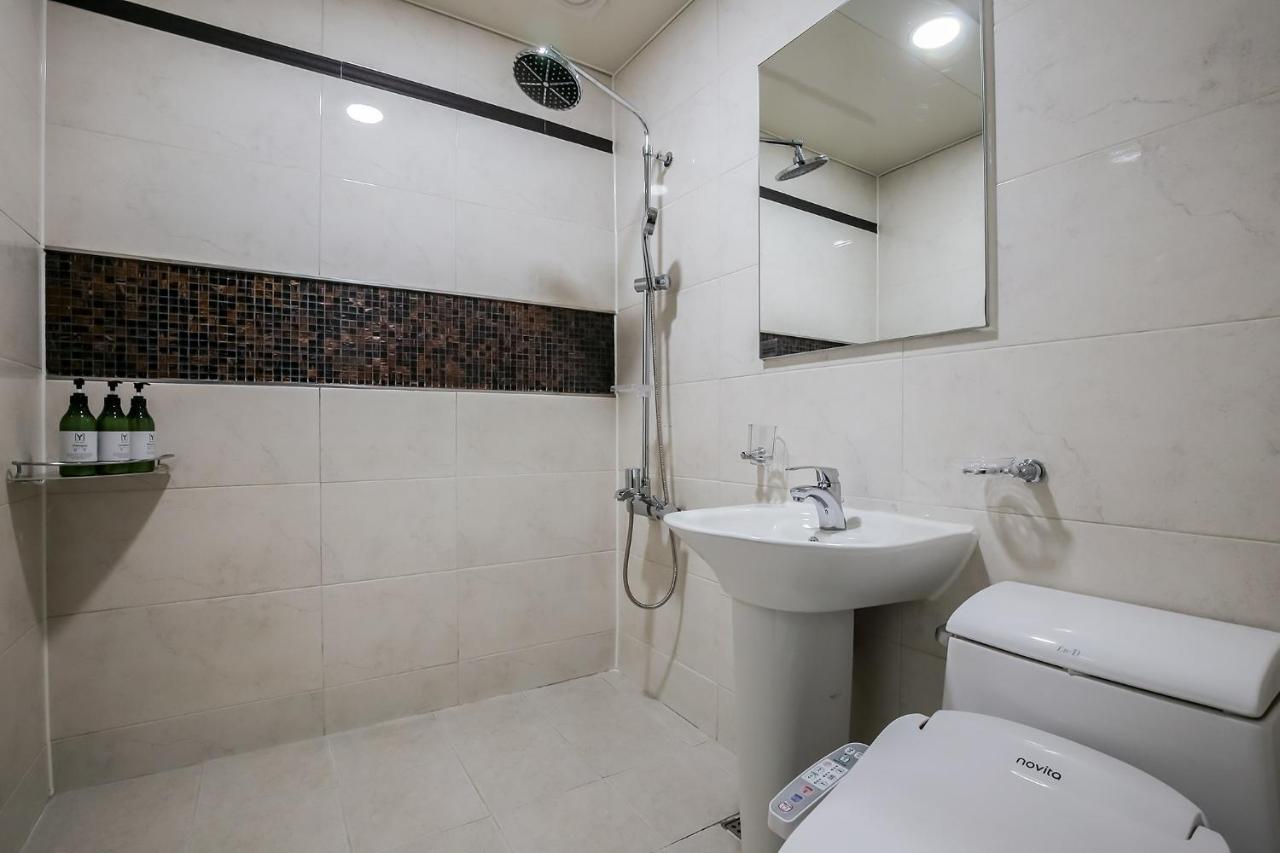 Yello Hotel Cshongdzsu Kültér fotó