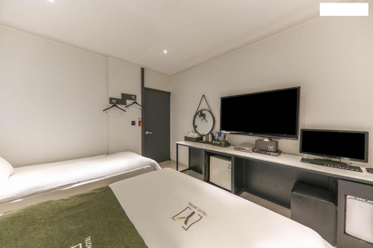 Yello Hotel Cshongdzsu Kültér fotó